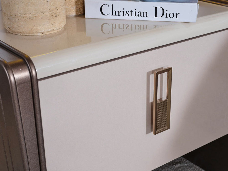 Nirvana Kanss 21" Tall Nightstand With Mirror