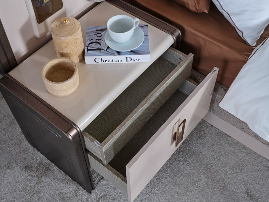 Nirvana Kanss 21" Tall Nightstand With Mirror