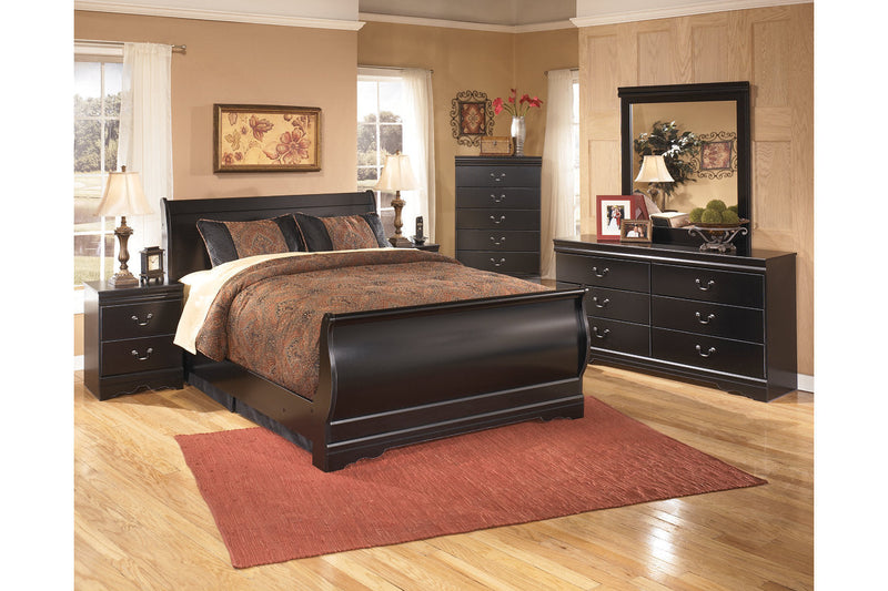 Huey Vineyard Black Dresser and Mirror -  Ashley - DMV Furniture
