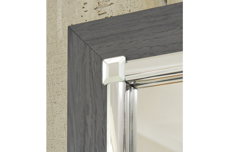 Lodanna Gray Dresser and Mirror -  Ashley - DMV Furniture