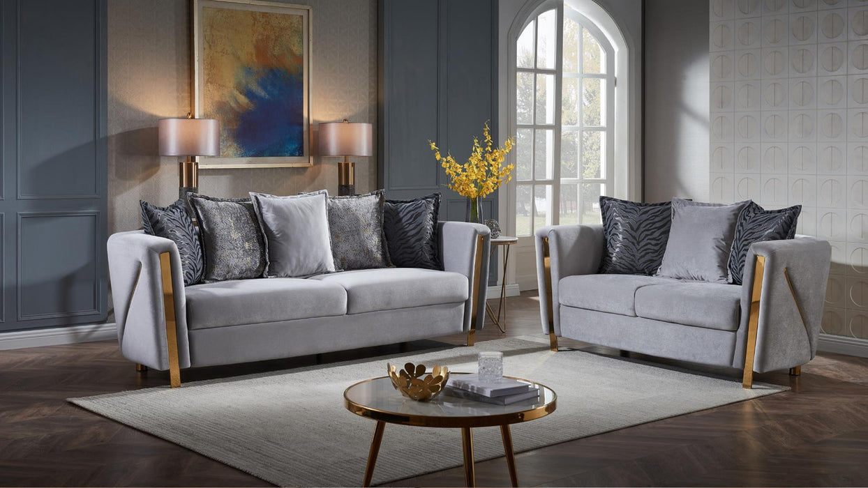 Chanelle Living Room Set In Thick Velvet