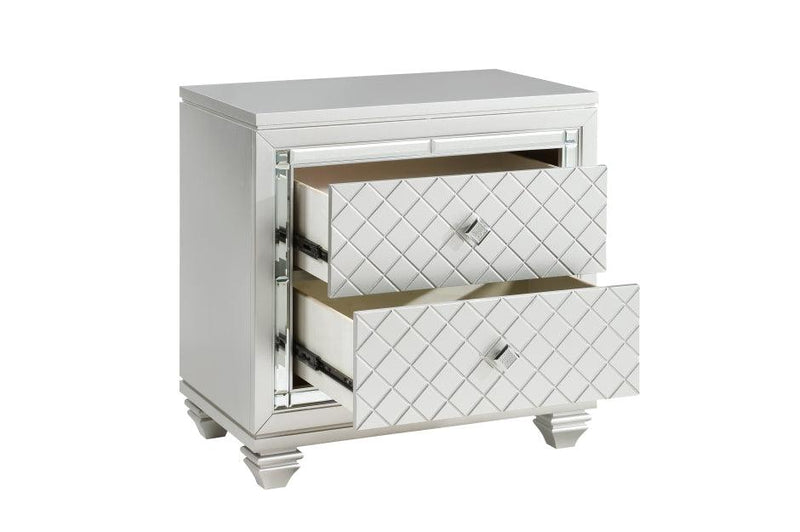 Leesa Bedroom Set In Silver | Homelegance