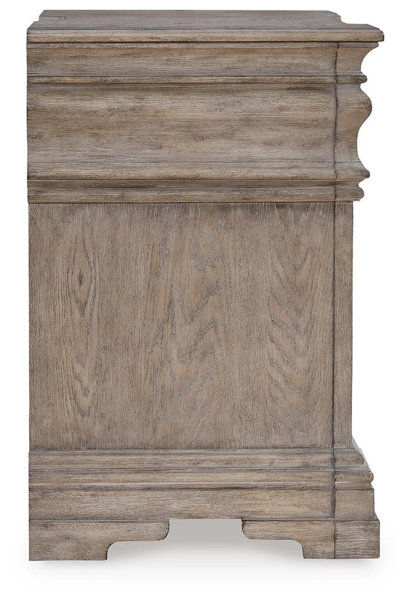 Blairhurst California King Panel Bed and 2 Nightstands in Light Grayish Brown - PKG017008