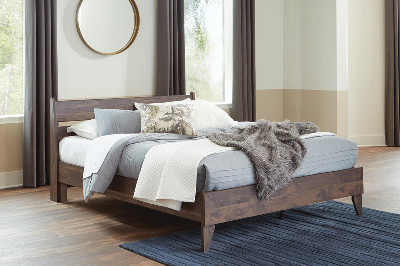 Calverson Queen Panel Platform Bed, Dresser and 2 Nightstands in Mocha - PKG017866