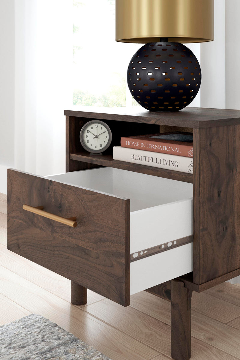 Calverson Queen Platform Bed, Dresser, Chest and Nightstand in Mocha - PKG017853