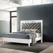 Chelsie Queen Bed - 27390Q