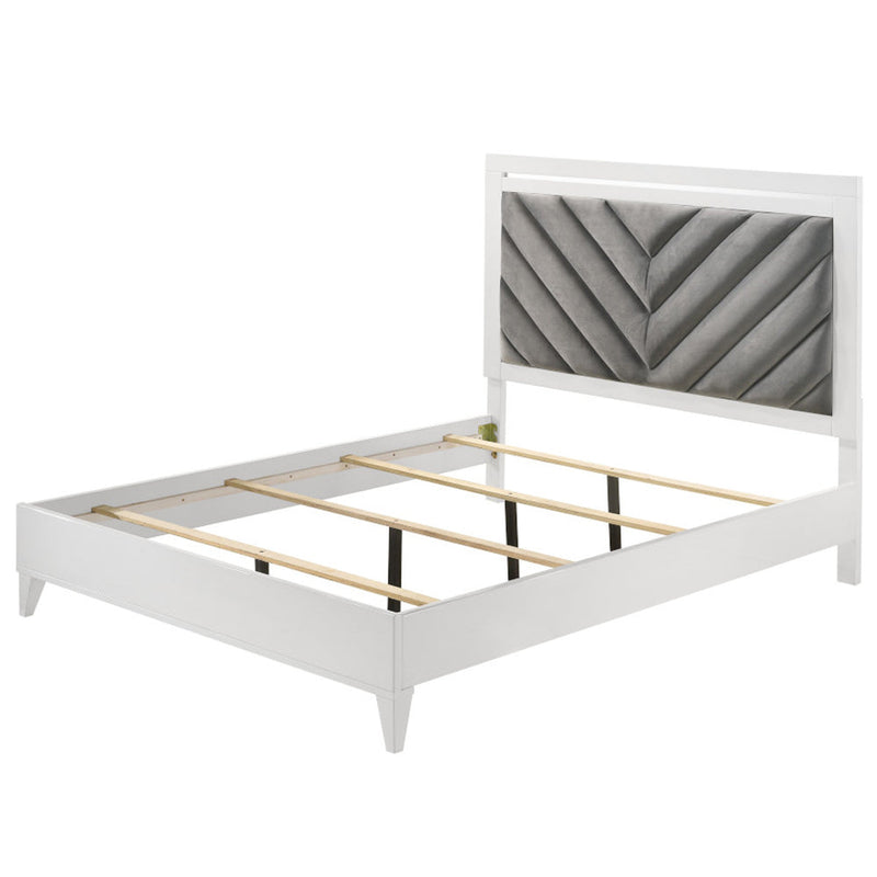 Chelsie Queen Bed - 27390Q