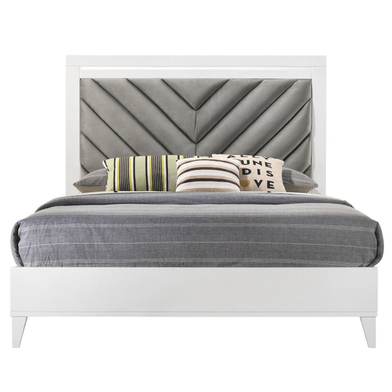 Chelsie Queen Bed - 27390Q