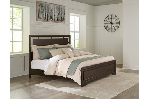 Covetown Dark Brown Queen Panel Bed - DMV FurnitureQueen Bed