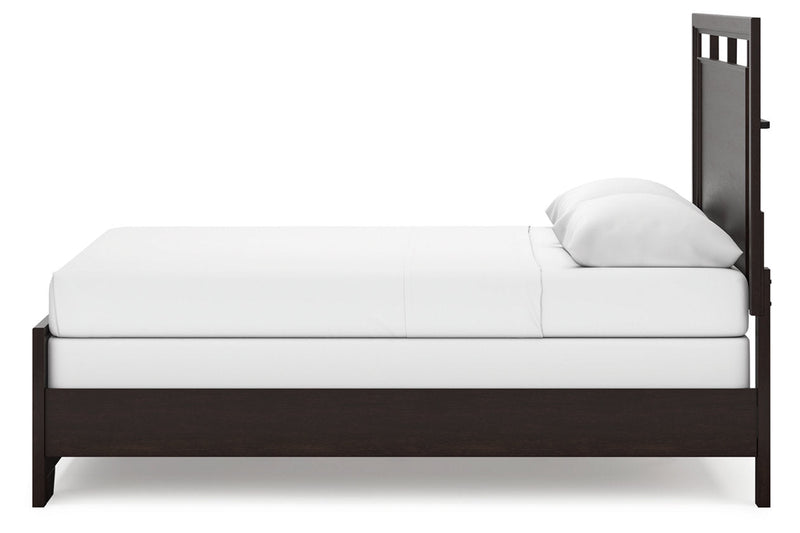 Covetown Dark Brown Queen Panel Bed - DMV FurnitureQueen Bed