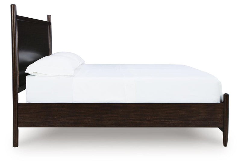 Dantenton Merlot California King Panel Bed - B611B7