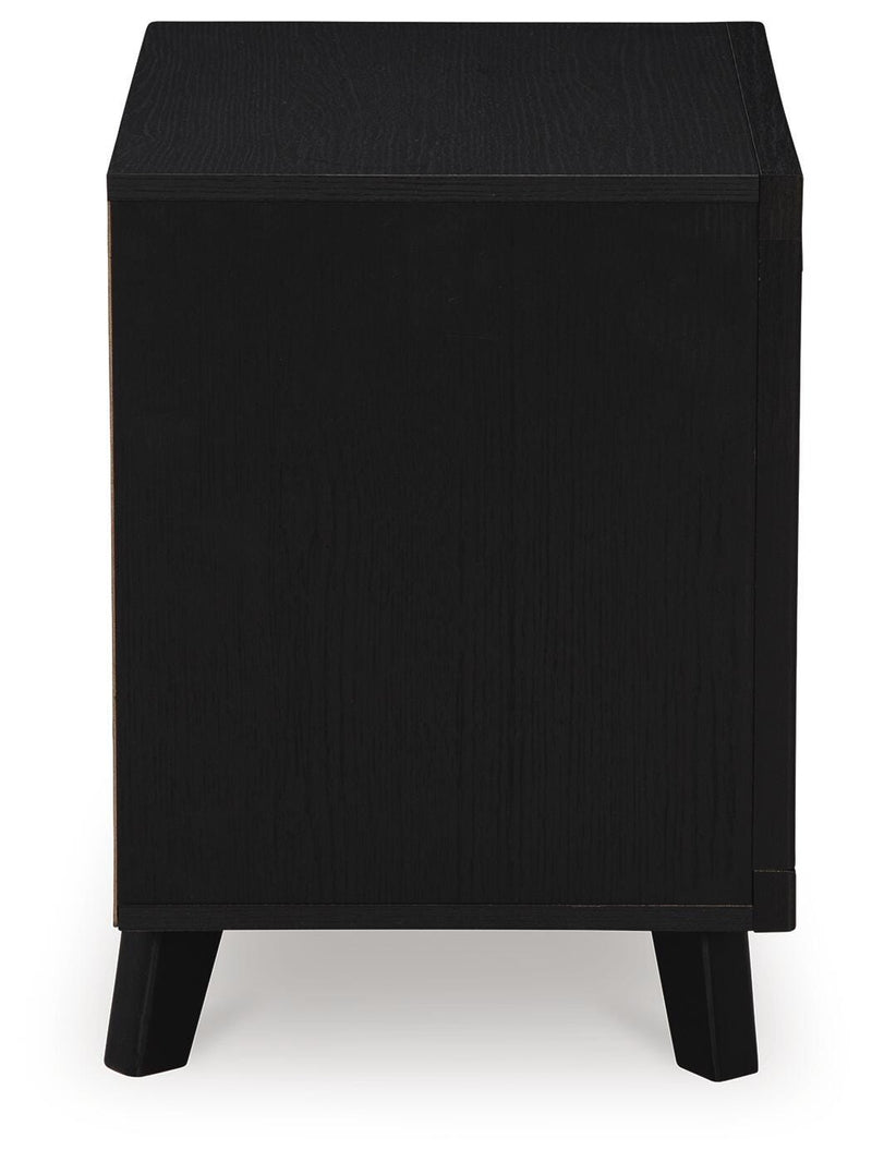 Danziar Queen Panel Bed, 2 Dressers and Nightstand - B1013B31
