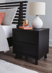 Danziar Queen Panel Bed, 2 Dressers and Nightstand - B1013B31