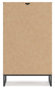 Deanlow Full Panel Headboard with Dresser and Chest in Honey - PKG017182
