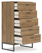 Deanlow Full Panel Headboard with Dresser, Chest and Nightstand in Honey - PKG017183