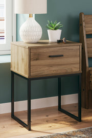 Deanlow Queen Platform Bed with Dresser and 2 Nightstands in Honey - PKG017269
