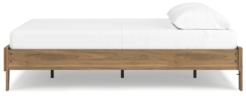 Deanlow Queen Platform Bed with Dresser in Honey - PKG017268