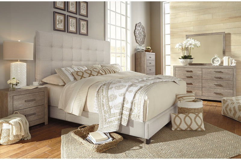 Dolante Beige King Upholstered Bed - DMV FurnitureKing Bed