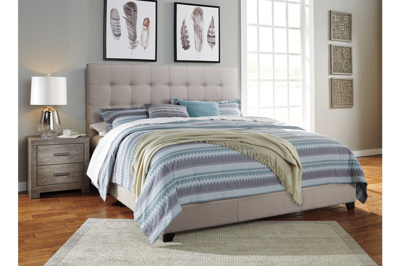 Dolante Beige Queen Upholstered Bed - DMV FurnitureQueen Bed