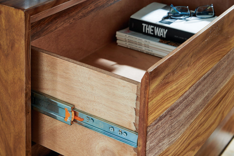 Dressonni Brown Chest of Drawers - B790-46