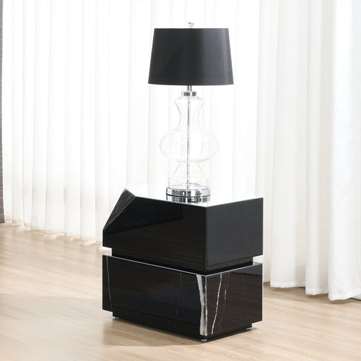 Drisana End Table - LV03866