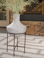 Estonbank Distressed Cream Vase - A2000747