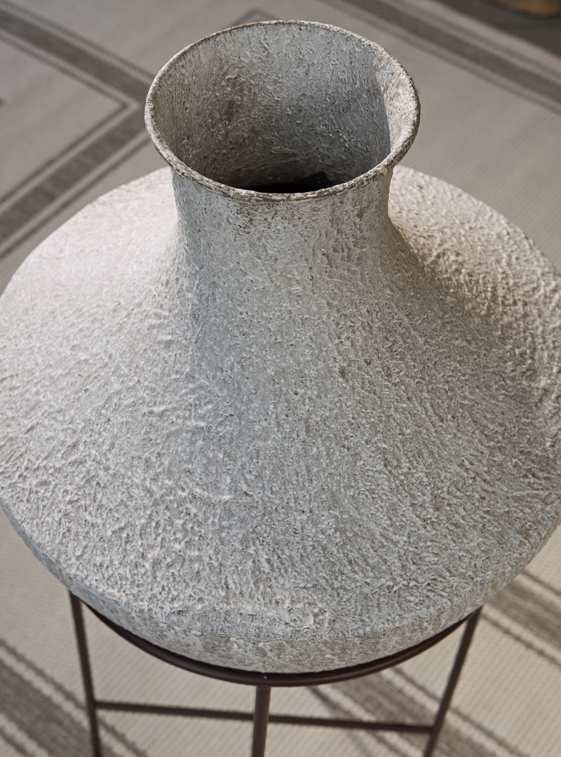 Estonbank Distressed Cream Vase - A2000748
