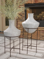 Estonbank Distressed Cream Vase Set - A2000747A1