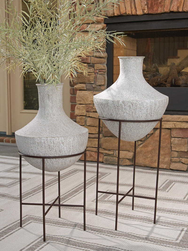 Estonbank Distressed Cream Vase Set - A2000747A1