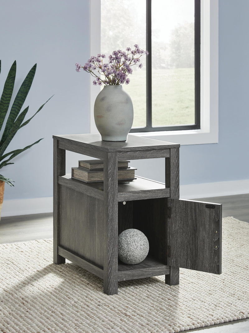Fendenmore Brown/Gray Chairside End Table - T190-317