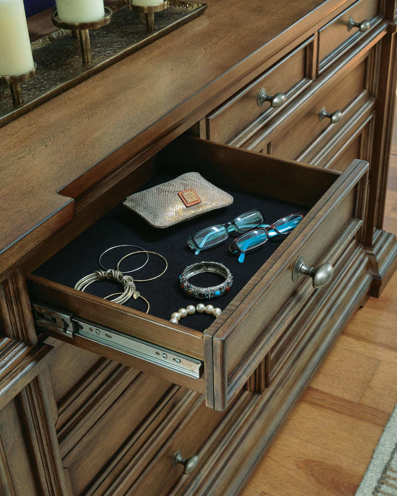 Frantanna Brown Dresser - PCB949-31
