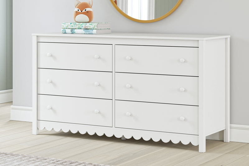 Hallityn Full Panel Headboard with Dresser and Chest in White - PKG018834