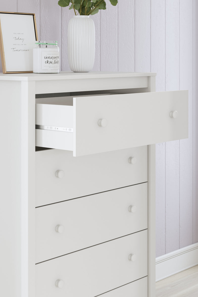 Hallityn Full Panel Headboard with Dresser and Chest in White - PKG018834