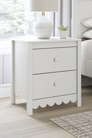 Hallityn Full Panel Headboard with Dresser, Chest and Nightstand in White - PKG018835