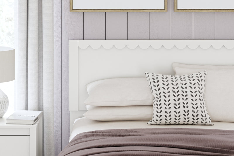 Hallityn Full Panel Headboard with Dresser in White - PKG018832
