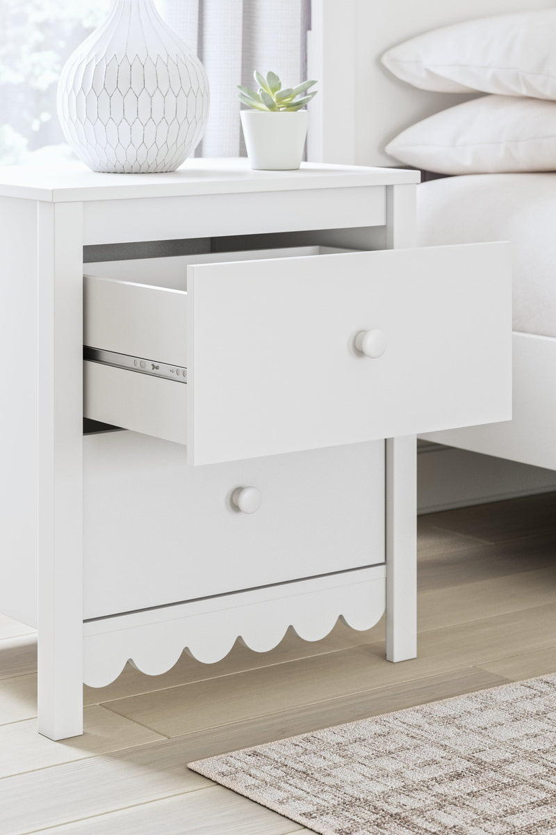 Hallityn Full Platform Bed with 2 Nightstands in White - PKG019025