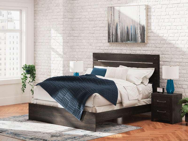 Hollivern King Panel Bed, Dresser, Mirror, Chest and 2 Nightstands in Dark Gray - PKG021616