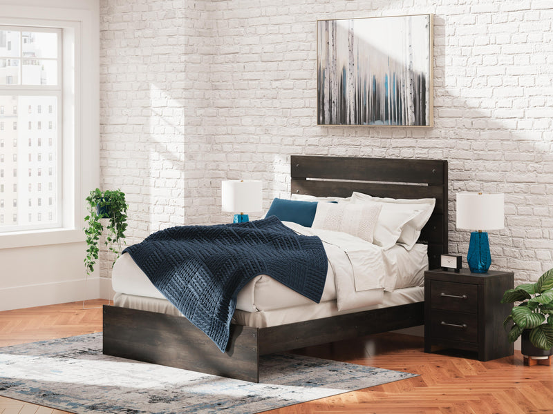 Hollivern Queen Panel Bed, Dresser and Nightstand in Dark Gray - PKG021613
