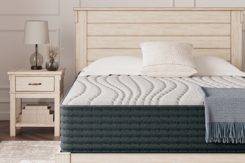 Hybrid 1300 White California King Mattress - M43651