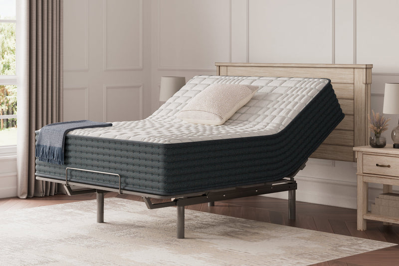 Hybrid 1300 White California King Mattress - M43651