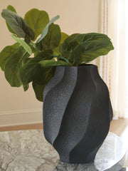 Judworth Black Vase - A2000874