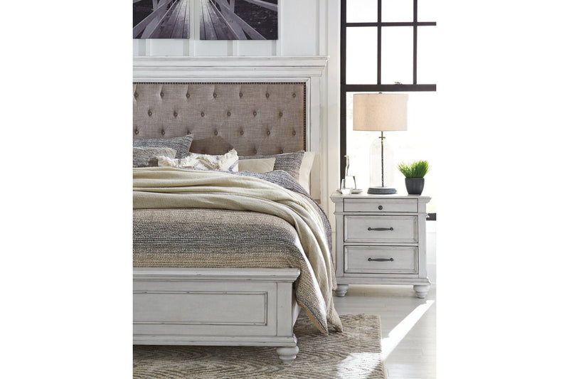 Kanwyn Whitewash Queen Panel Upholstered Bed - DMV FurnitureQueen Bed