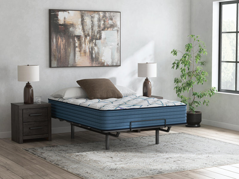 Limited Edition Plush 3.0 White Full Mattress - M45121