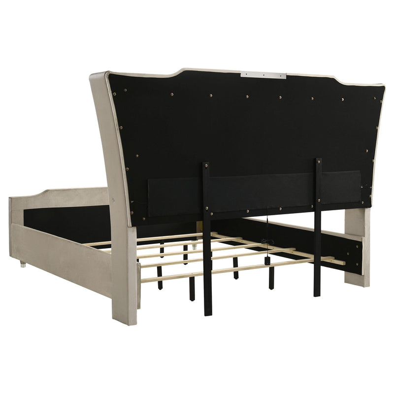 Lorient 4-piece Eastern King Bedroom Set Ivory and Camel - 222661KE-S4B