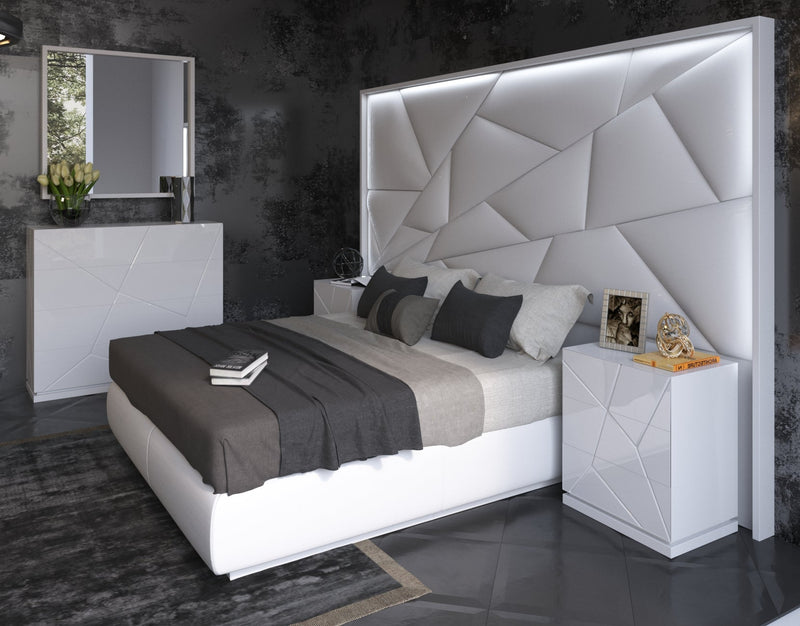 Majesty Bed W/Light Queen - DMV FurnitureQueen Bed
