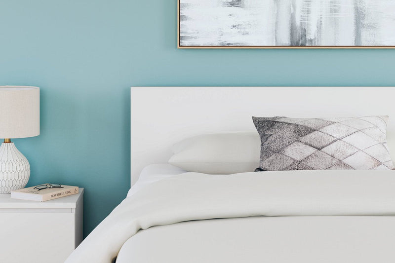 Onita White Queen Platform Bed - DMV FurnitureQueen Bed