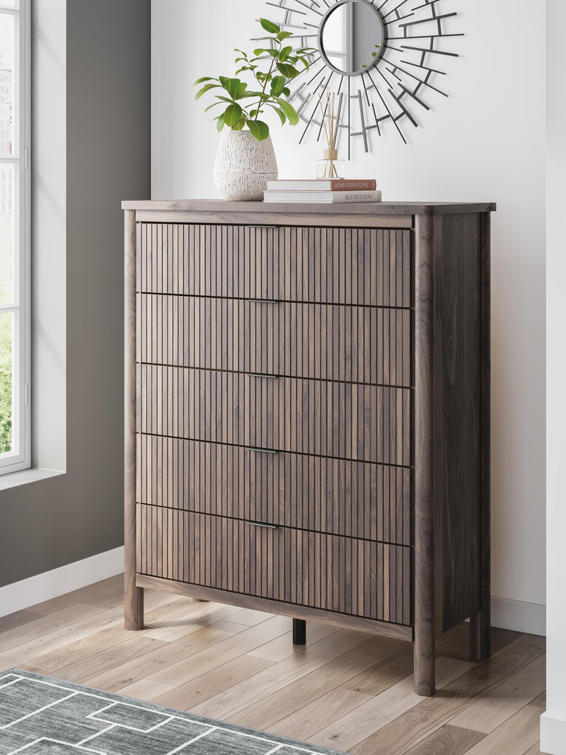 Pamytta Full Panel Bed, Dresser and Chest in Brown - PKG022767