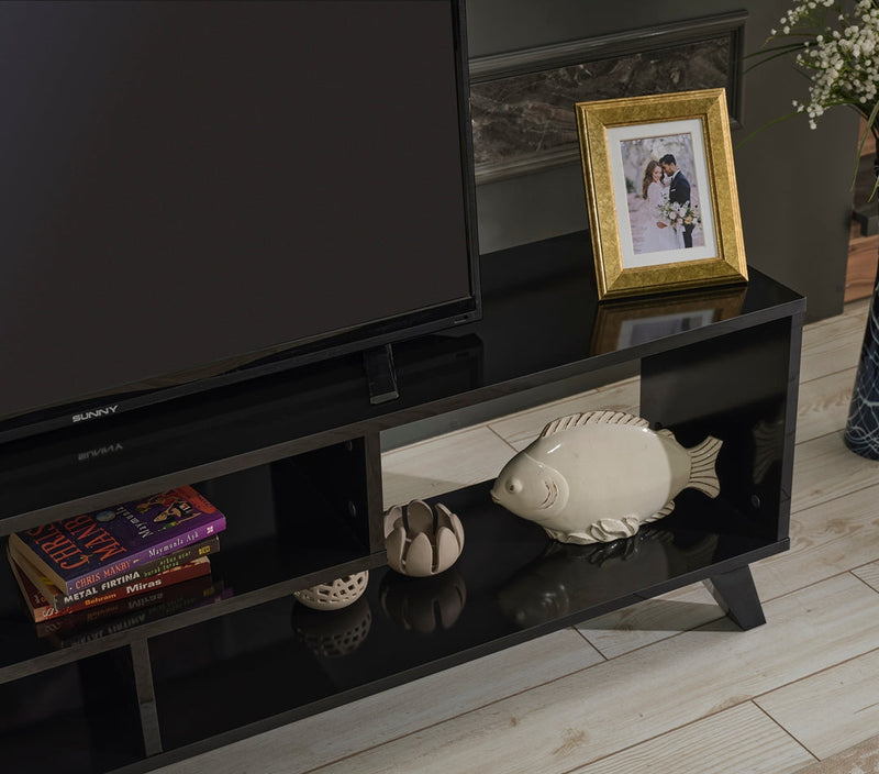 Parma Tv Stand in White - 721-PAR-TV-WHITE