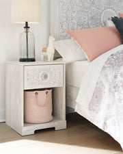 Paxberry Nightstand - DMV FurnitureNightstand