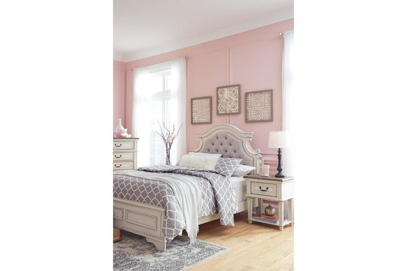 Realyn Chipped White Full Panel Bed - DMV FurnitureFull Bed